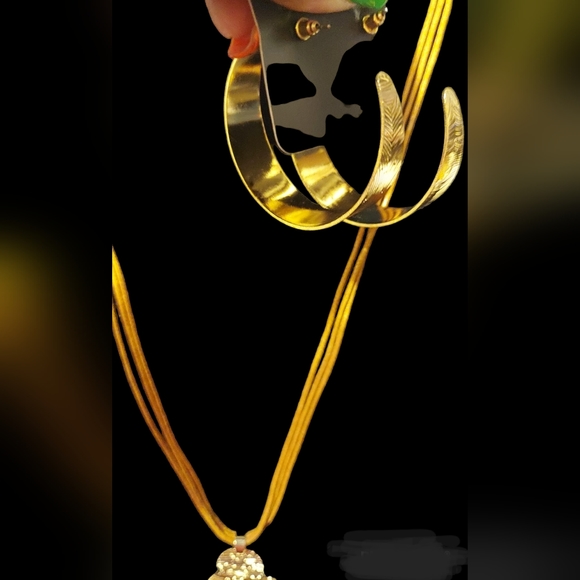 Jewelry - Picture 4 of 5